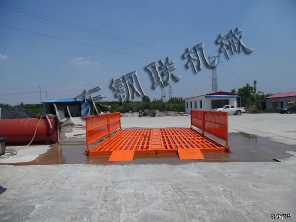 山东汶上和润建材安装5米宽7米长免基础洗车机