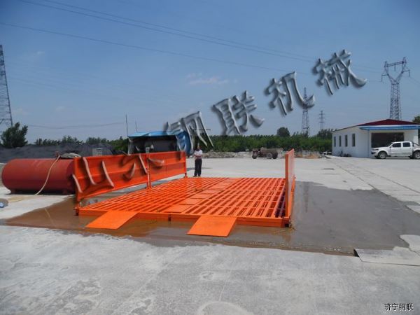 山东汶上和润建材安装5米宽7米长免基础洗车机5.jpg